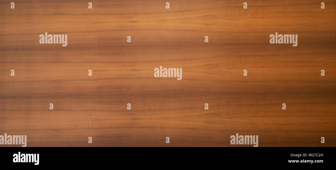 Panneau en bois brun rouge riche texture de fond plus sombre avec des grains en répétant un panorama grand angle pour la construction, la menuiserie ou le décor intérieur Banque D'Images