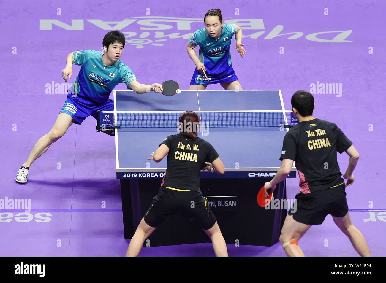 Busan, Corée du Sud. 5 juillet, 2019. Jun Mizutani (JPN), Mima Ito (JPN) Tennis de Table : l'ITTF World Tour 2019 Corée Ouvrir Double mixte à demi-finale Sajik Arena à Busan, Corée du Sud . Credit : Itaru Chiba/AFLO/Alamy Live News Banque D'Images
