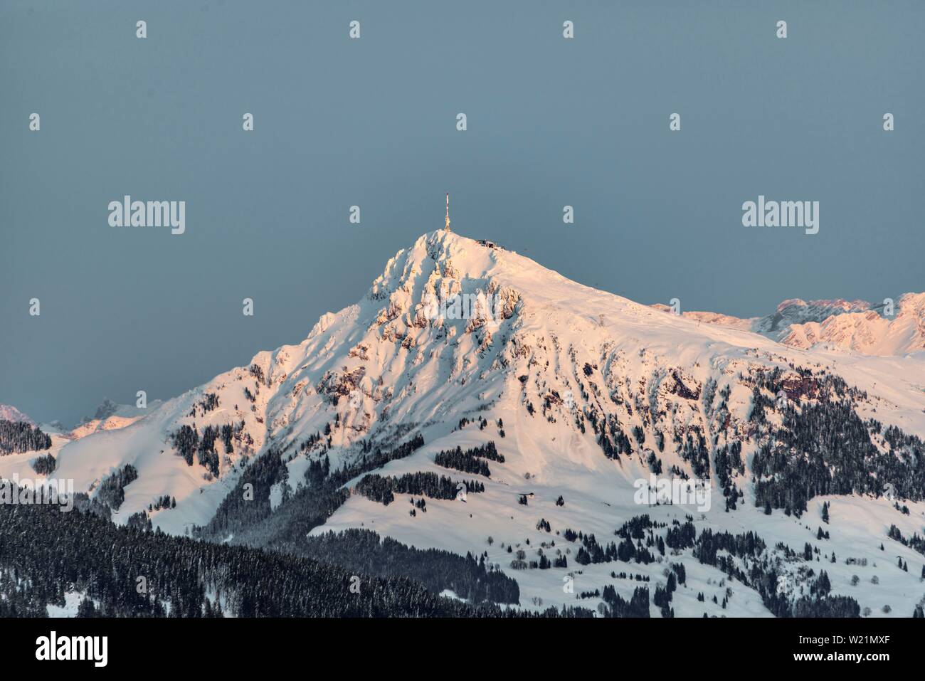 Kitzbuheler Horn avec de la neige en hiver, vue de Westendorf, Tyrol, Autriche Banque D'Images