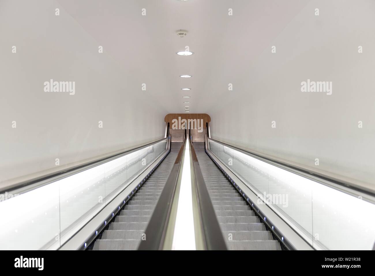 Escaliers mécaniques, de l'intérieur photo dans le musée d'Art Moderne Stedelijk, Amsterdam, Pays-Bas Banque D'Images