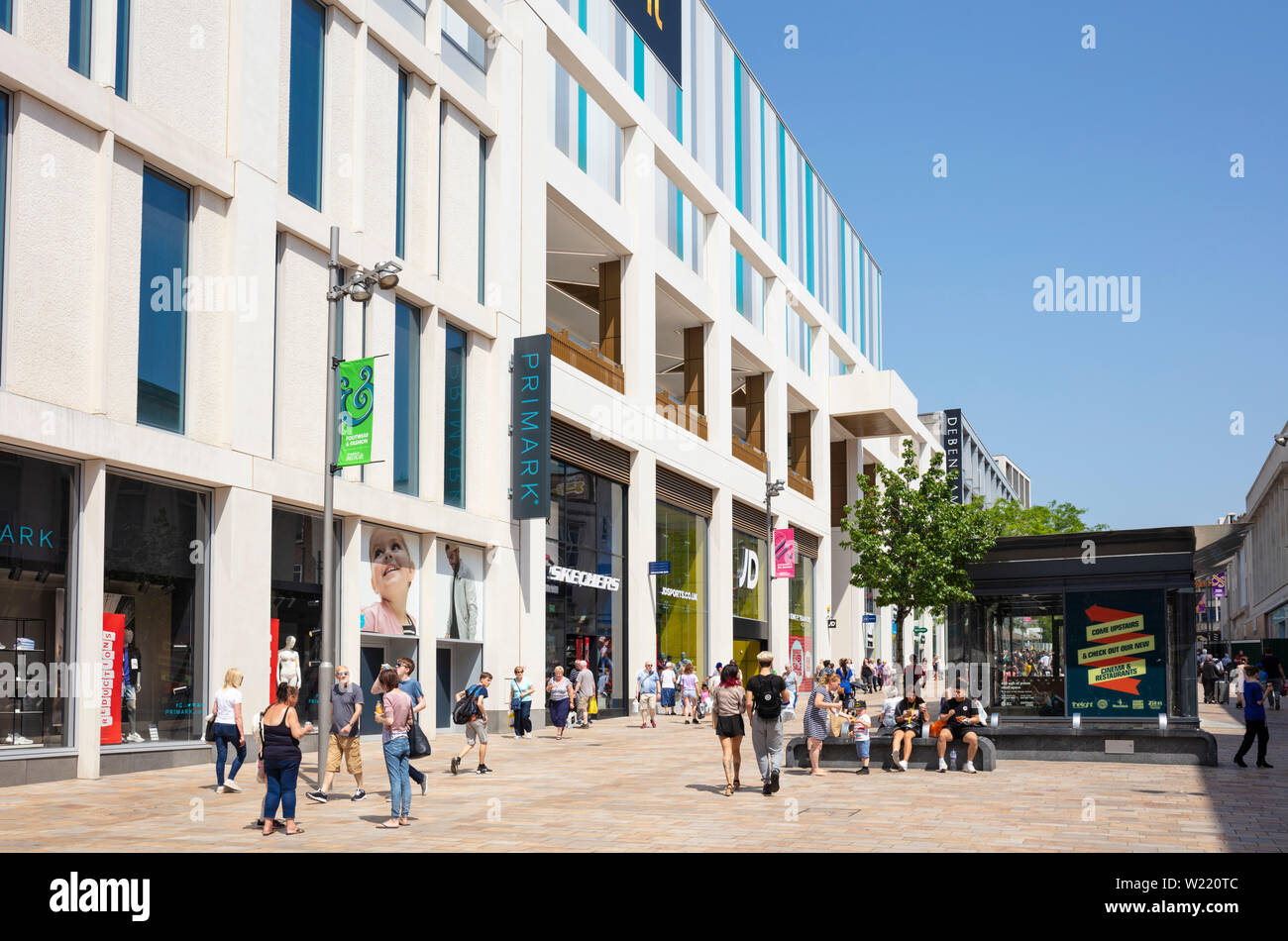 La rue commerçante de Moor Sheffield Sheffield South Yorkshire Angleterre UK GO Europe Banque D'Images