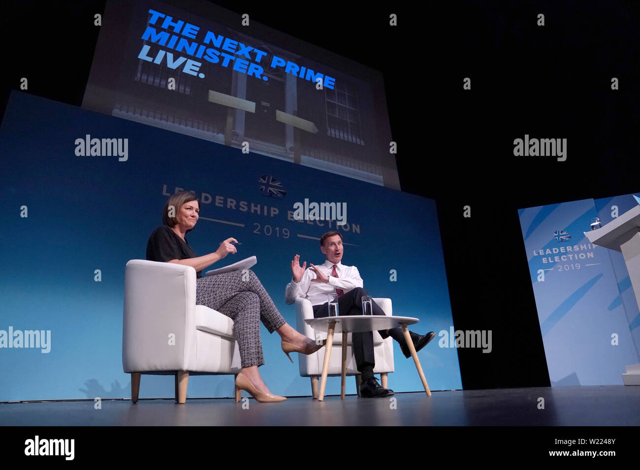 La direction du parti conservateur contender Jeremy Hunt sur scène lors d'une campagne électorale à la direction du parti conservateur à Darlington, hippodrome. Banque D'Images