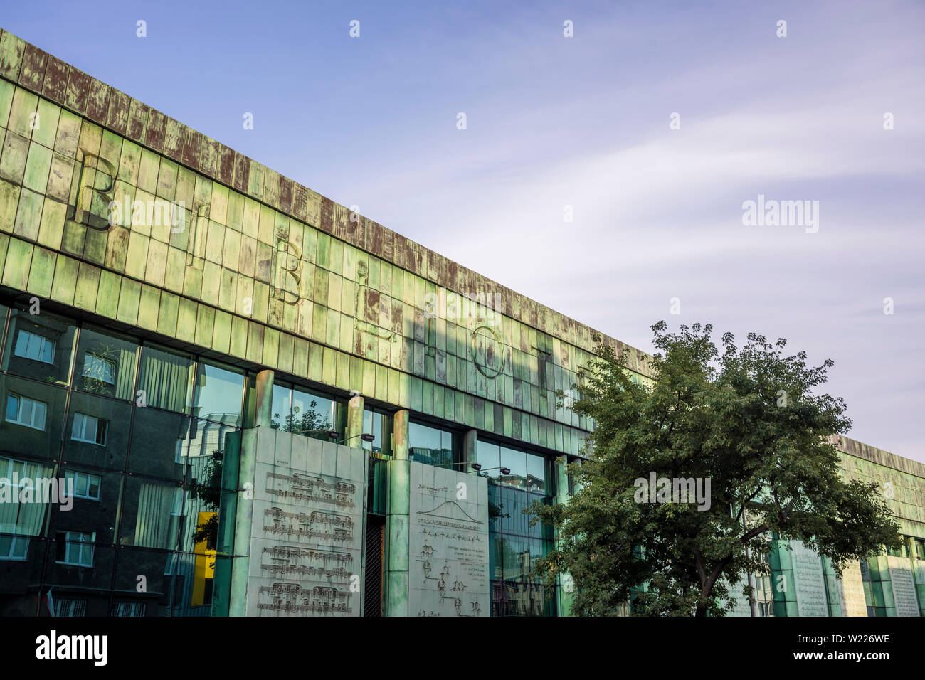 Façade de la bibliothèque de l'Université de Varsovie, Varsovie en Pologne en 2018. Banque D'Images