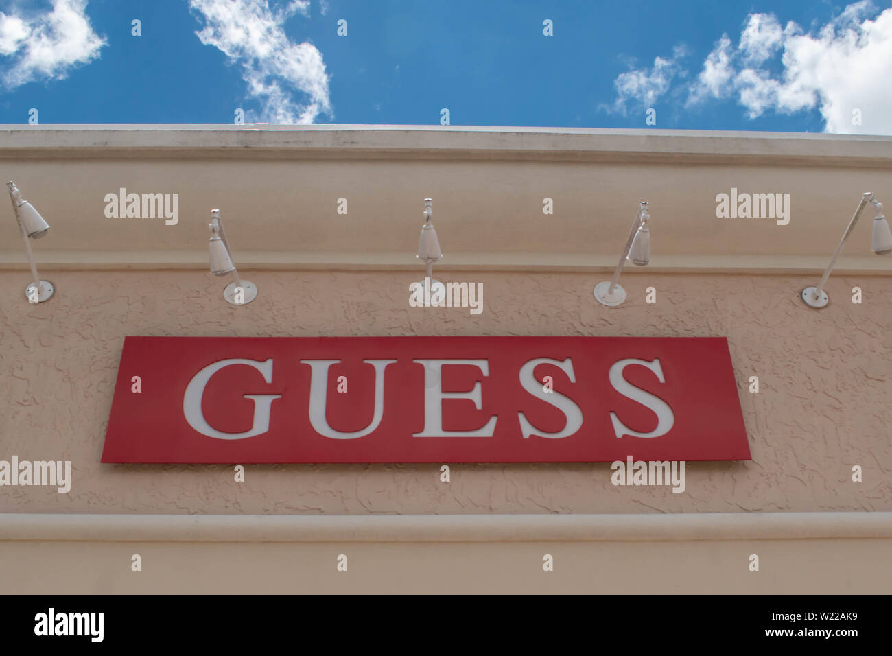 Orlando, Floride. Le 6 juin 2019 . Vue de dessus suppose que signe en Premium Outlets dans International Drive Area 15 Banque D'Images