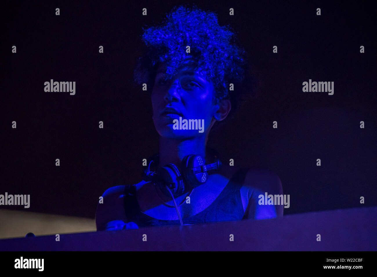 Live show de l'électronique tunisien dans le producteur Deena Abdelwahed ¨festival Veranos de la villa" Banque D'Images
