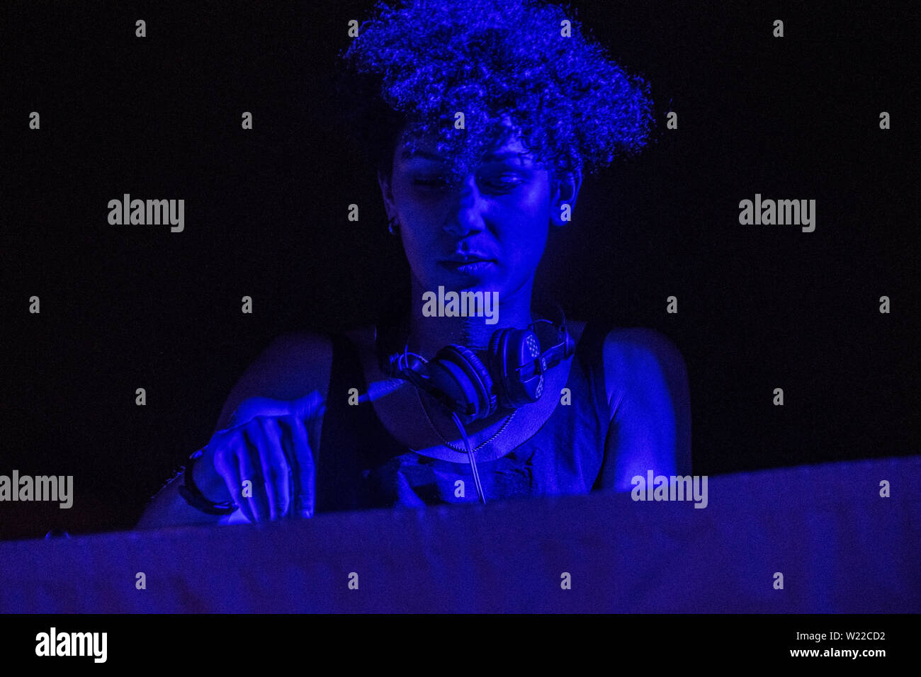 Live show de l'électronique tunisien dans le producteur Deena Abdelwahed ¨festival Veranos de la villa" Banque D'Images