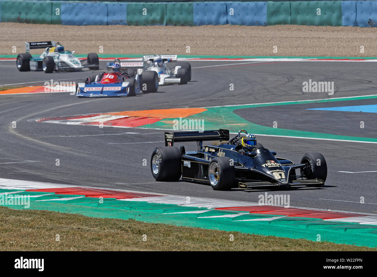 MAGNY-COURS, FRANCE, le 29 juin 2019 : Formule Un pack à la chicane. Grand Prix historique française a lieu sur Magny-Cours piste de course tous les deux ans Banque D'Images