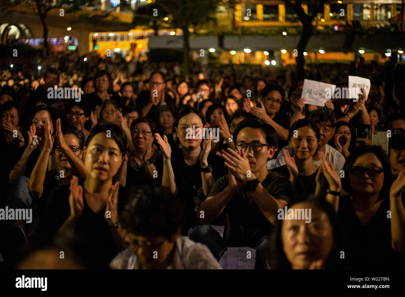 Des milliers de manifestants ont pris part à un "rassemblement des mères de Hong Kong à Chater Garden, Central. Ils exigent le retrait total du projet de loi sur l'extradition et libérer tous les militants qui ont été arrêtés au cours de la lutte contre l'extradition loi manifestations lors du dernier mois. Banque D'Images