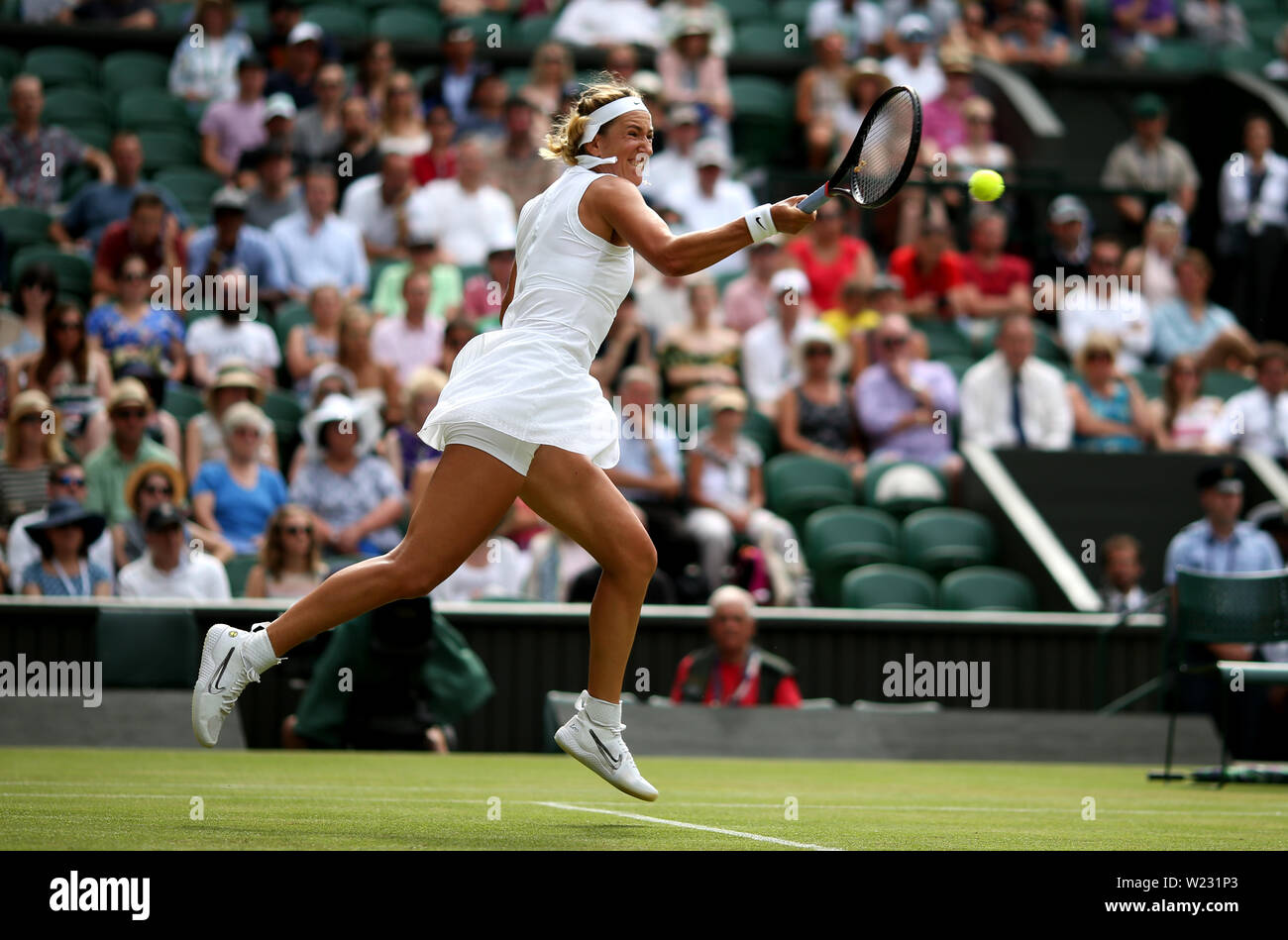 Victoria Azarenka en action contre : Simona sur cinq jours du tournoi de Wimbledon à l'All England Lawn Tennis et croquet Club, Wimbledon. Banque D'Images