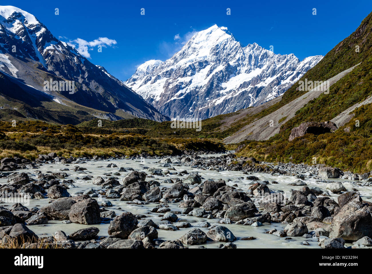 Une vue sur le Mont Cook de la Hooker Valley Track, l'Aoraki/Mont Cook National Park, South Island, New Zealand Banque D'Images