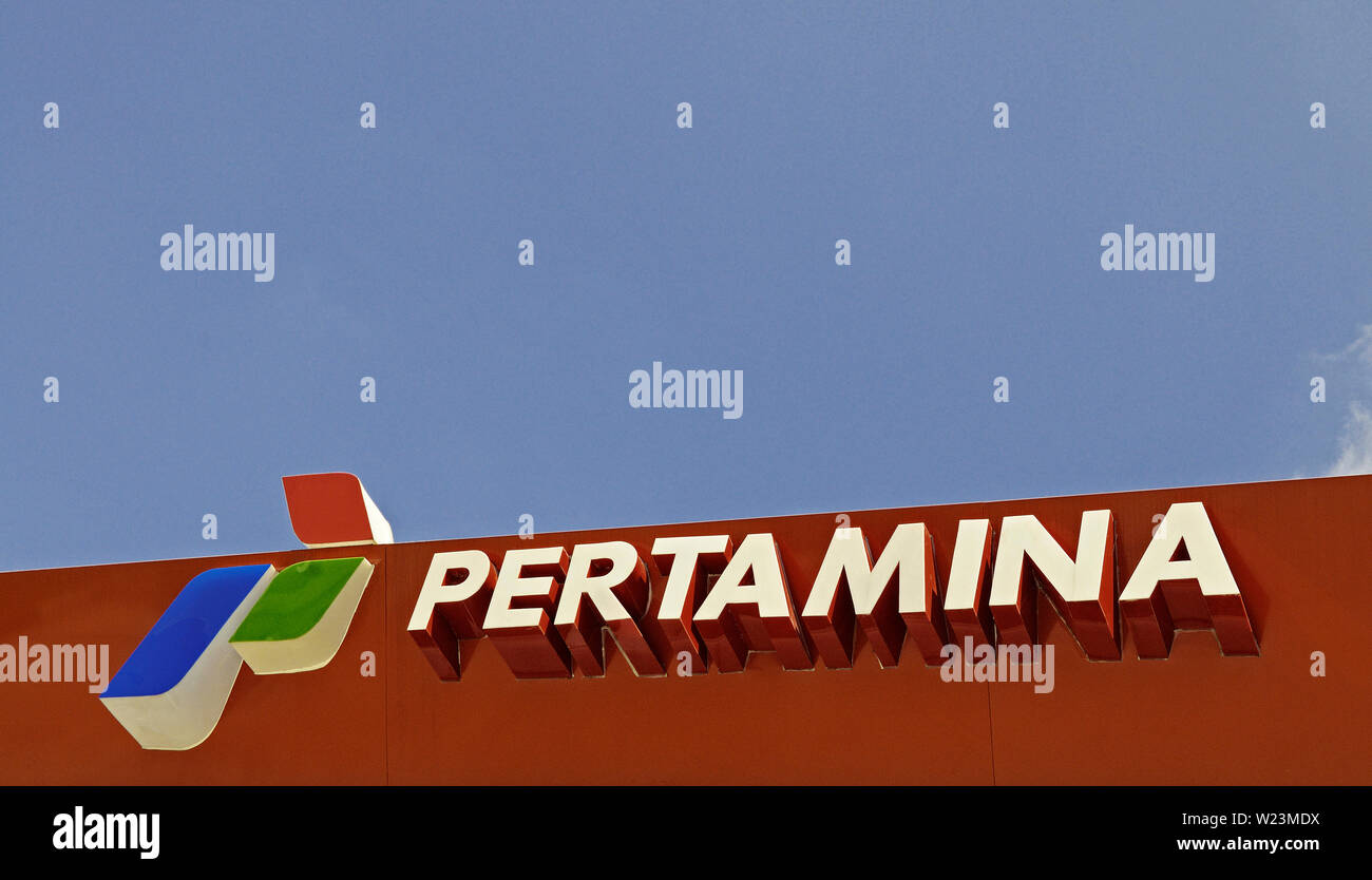 Yogyakarta, Indonésie yogyakarta/di - 28 avril 2009 : le logo pertamina à une station service dans les environs de yogyakarta Banque D'Images