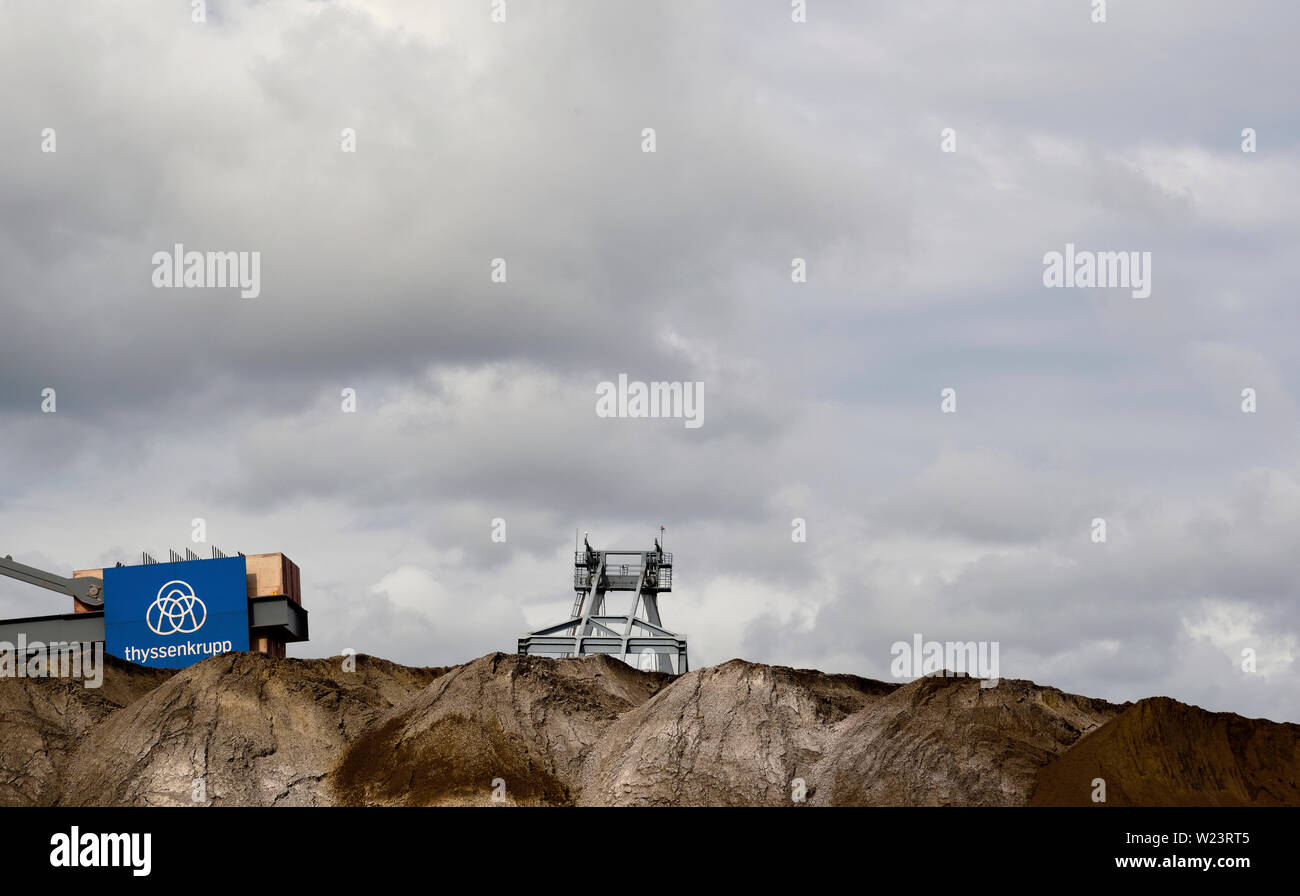 Port de Rotterdam, HOLLAND ZUID/Pays-Bas - 08 septembre 2018 : le charbon d'importation pour l'industrie sidérurgique allemande stockés sur le quai de eecv / ertsoverslagbed Banque D'Images