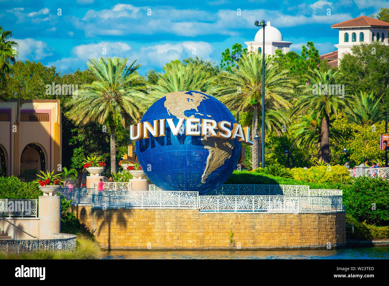 Le célèbre globe universel au parc à thème Universal Studios Florida. Vue de nuit. À pied universel. La Floride. D'Orlando. USA. Banque D'Images