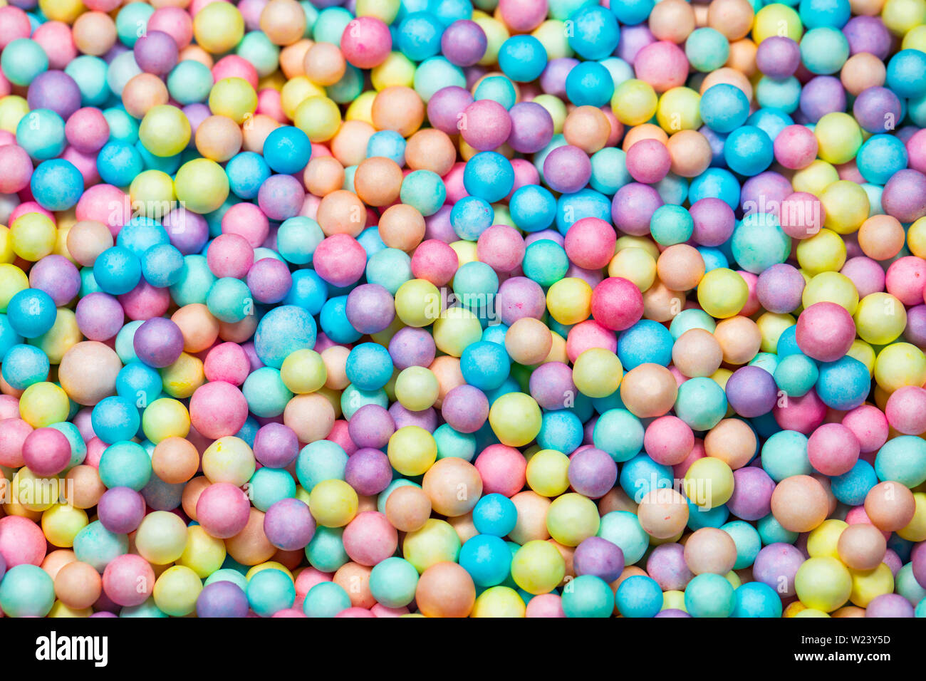 Arrière-plan lumineux colorés, balles multicolores. Arrière-plan de nice Sweet candy Banque D'Images