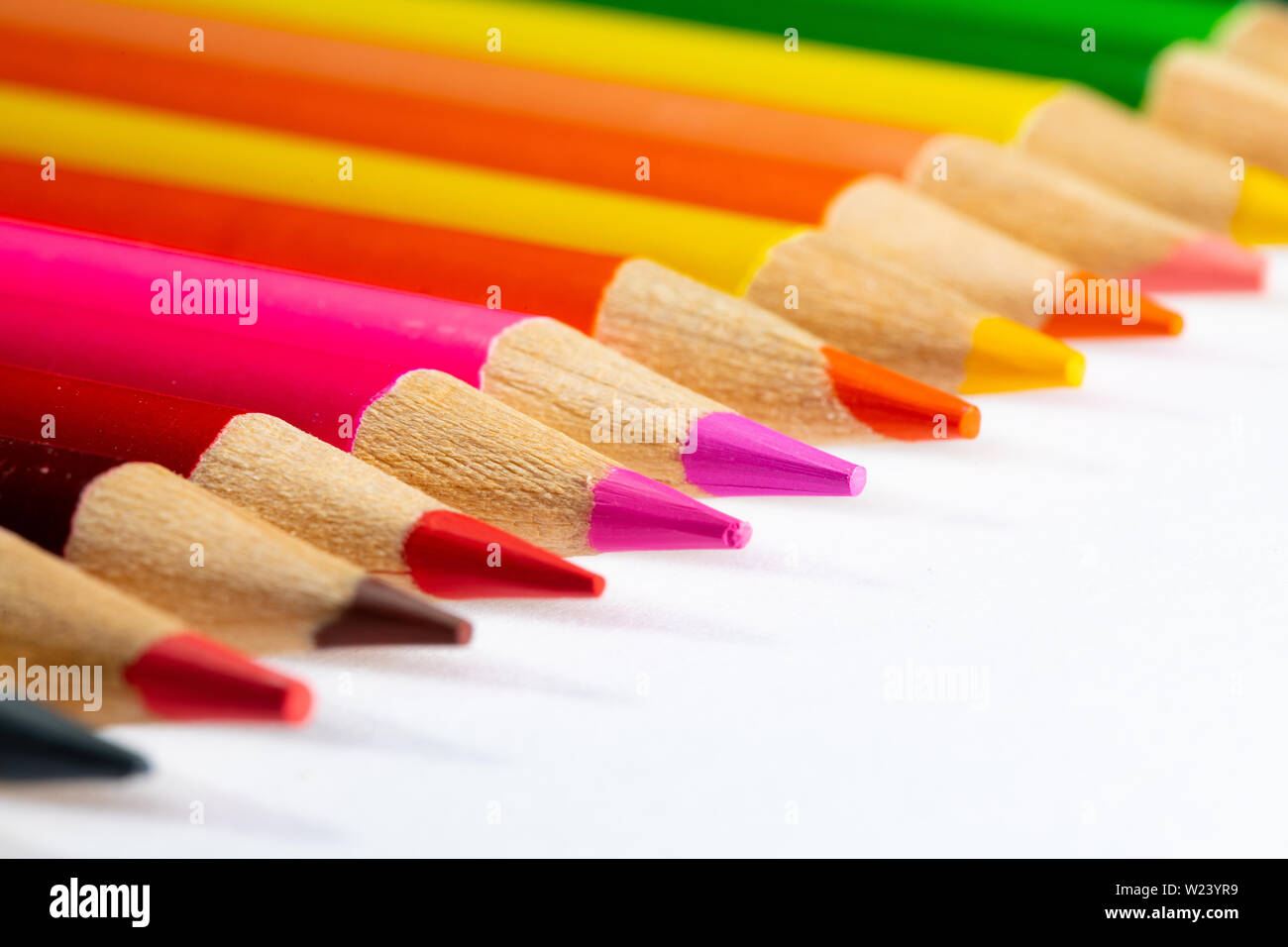 Un ensemble de crayons de couleur pour dessiner la macro photographie. Banque D'Images Un ensemble de crayons de couleur pour dessiner la macro photographie. Banque D'Images