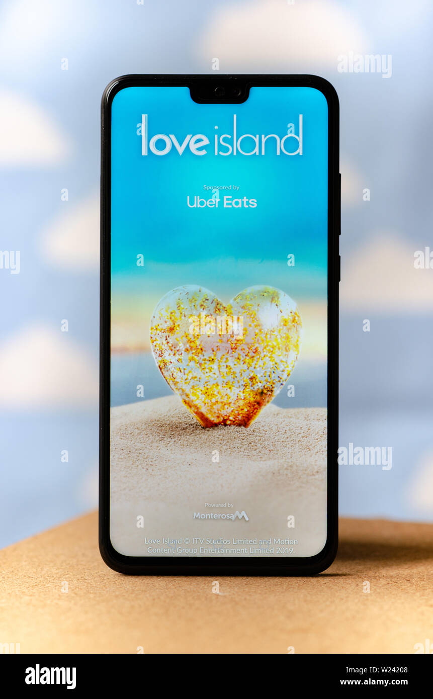 Love Island TV show - logo sur l'écran du smartphone. Banque D'Images