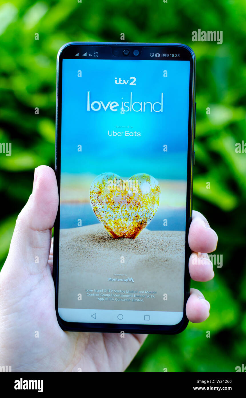 Love Island TV show - logo sur l'écran du smartphone. Banque D'Images