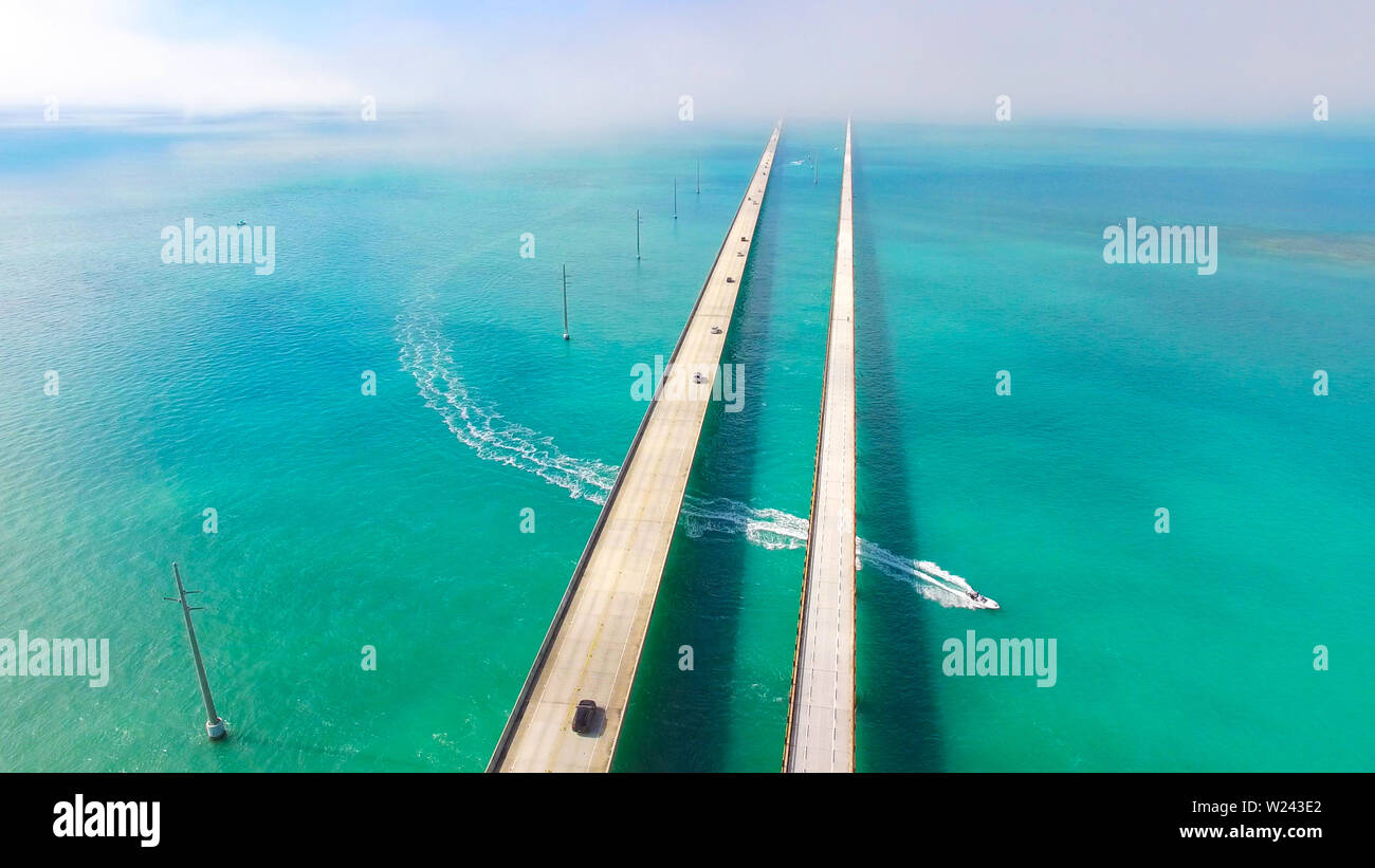 Seven Mile Bridge. La route sans fin, vue aérienne, Florida Keys. USA. Banque D'Images Seven Mile Bridge. La route sans fin, vue aérienne, Florida Keys. USA. Banque D'Images