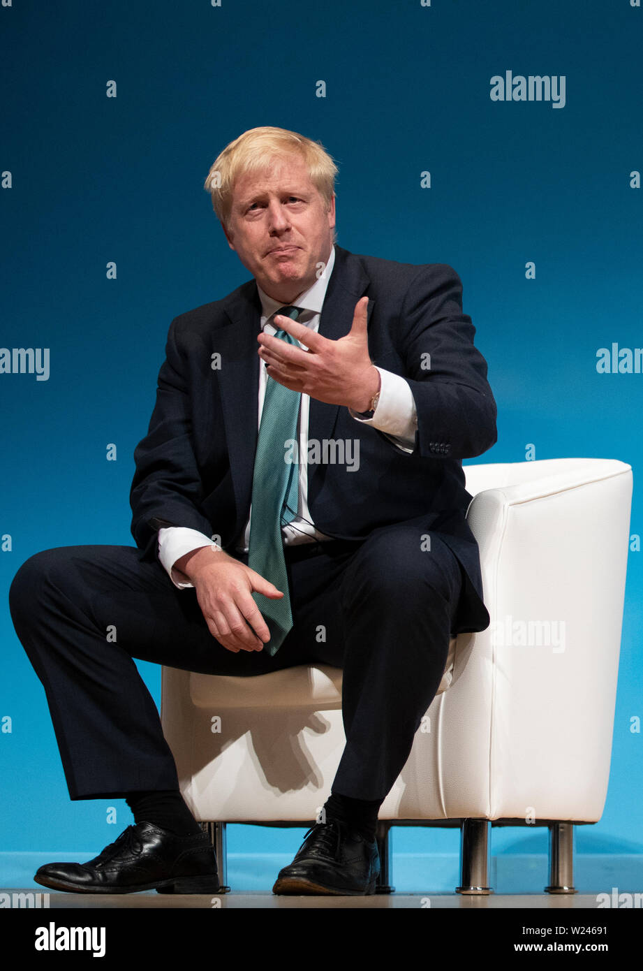 La direction du parti conservateur, Boris Johnson, aspirant sur scène lors d'une campagne électorale à la direction du parti conservateur à la salle de concert de Perth, Perth. Banque D'Images