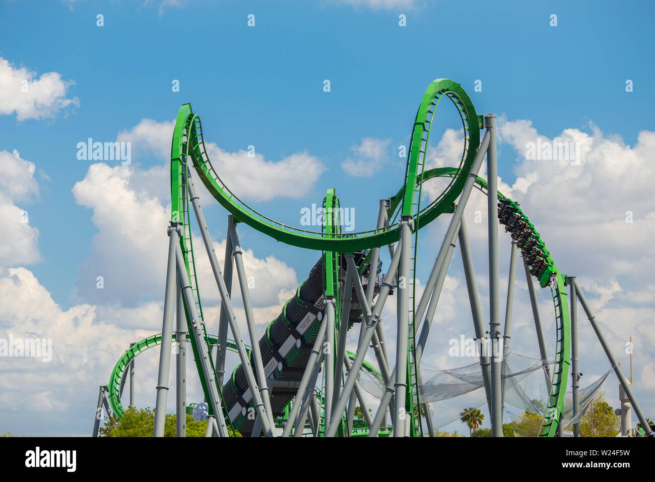 L'Incroyable Hulk Coaster. Universal Studios. Universal's Islands of Adventure. D'Orlando. La Floride. USA Banque D'Images L'Incroyable Hulk Coaster. Universal Studios. Universal's Islands of Adventure. D'Orlando. La Floride. USA Banque D'Images