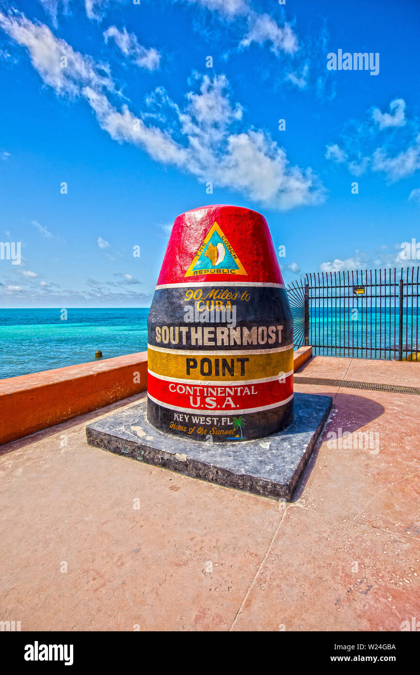 Point le plus au sud de continental. 90 miles de Cuba. Accueil de la coucher du soleil. Key West. La Floride. USA. Banque D'Images Point le plus au sud de continental. 90 miles de Cuba. Accueil de la coucher du soleil. Key West. La Floride. USA. Banque D'Images