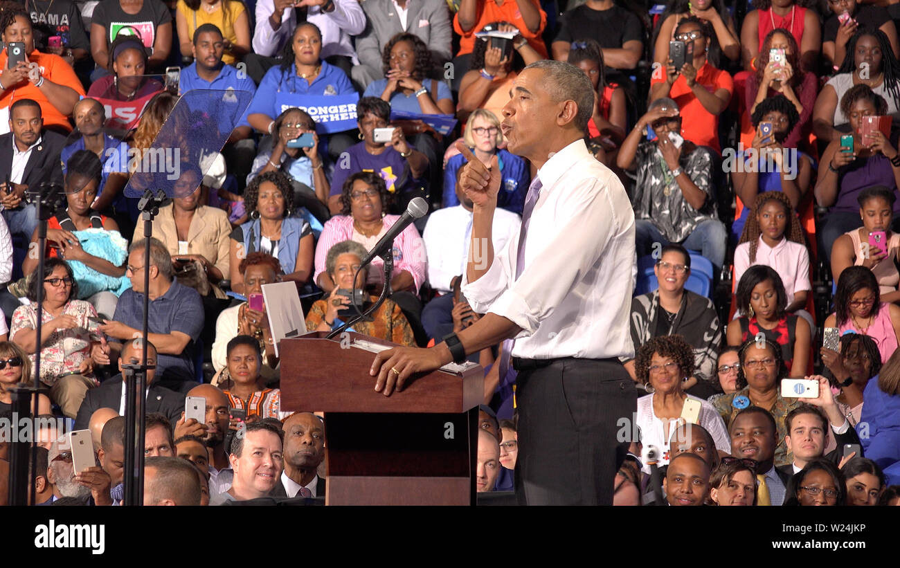 USA, Floride, le 20 octobre 2016 : Le Président des Etats-Unis Barack Obama rencontre des étudiants de l'Université Memorial en Floride. Banque D'Images