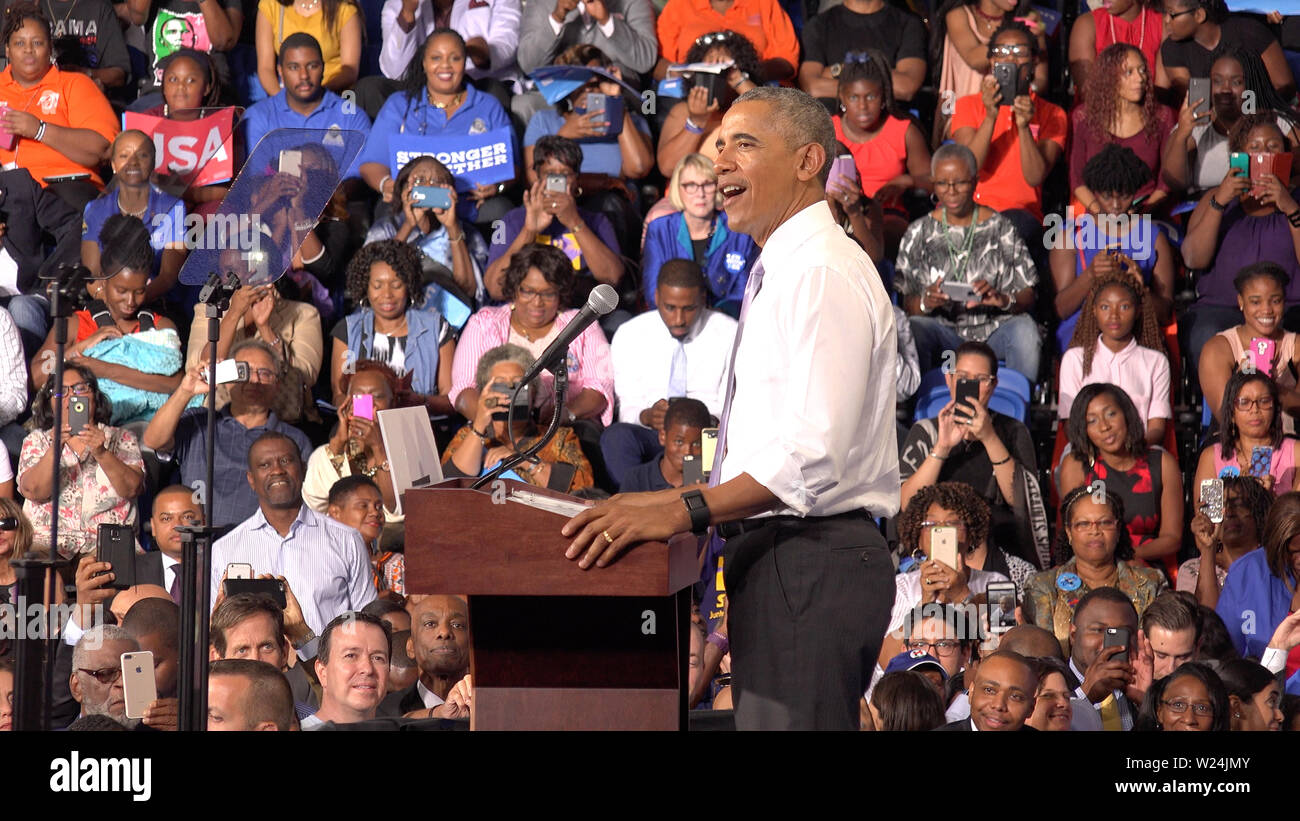 USA, Floride, le 20 octobre 2016 : Le Président des Etats-Unis Barack Obama rencontre des étudiants de l'Université Memorial en Floride. Banque D'Images