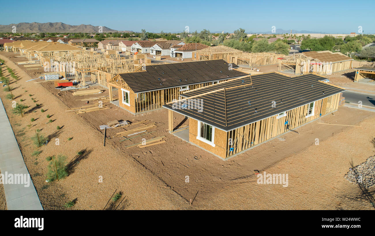 Vue aérienne de nouvelles maisons en construction dans un quartier de banlieue en Arizona Banque D'Images