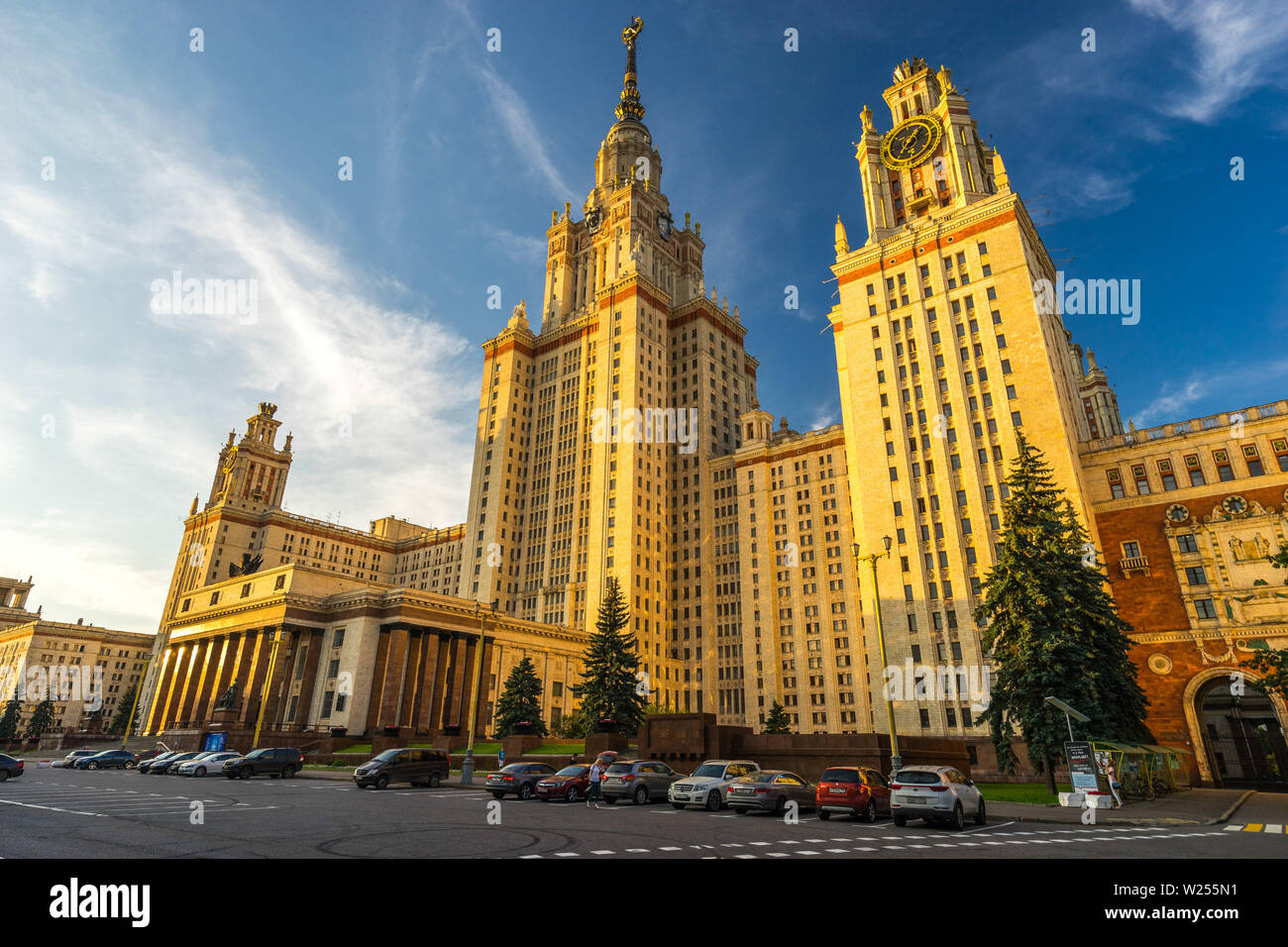 Moscou Russie L Universite D Etat De Moscou Mgu Batiment Photo Stock Alamy