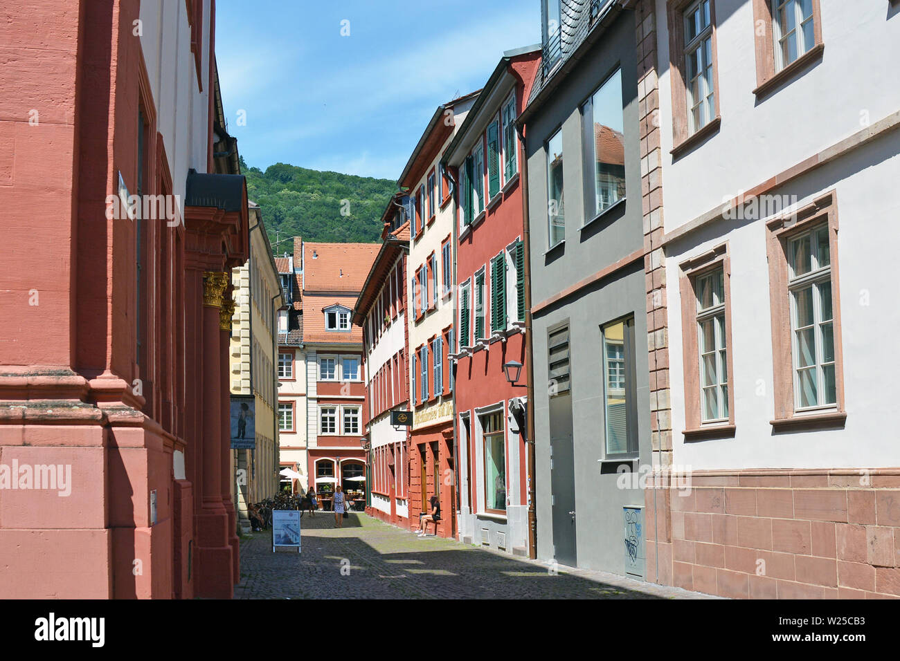Heidelberg, Allemagne - petite rue avec de vieux bâtiments dans le centre historique de la ville de Heidelberg Banque D'Images