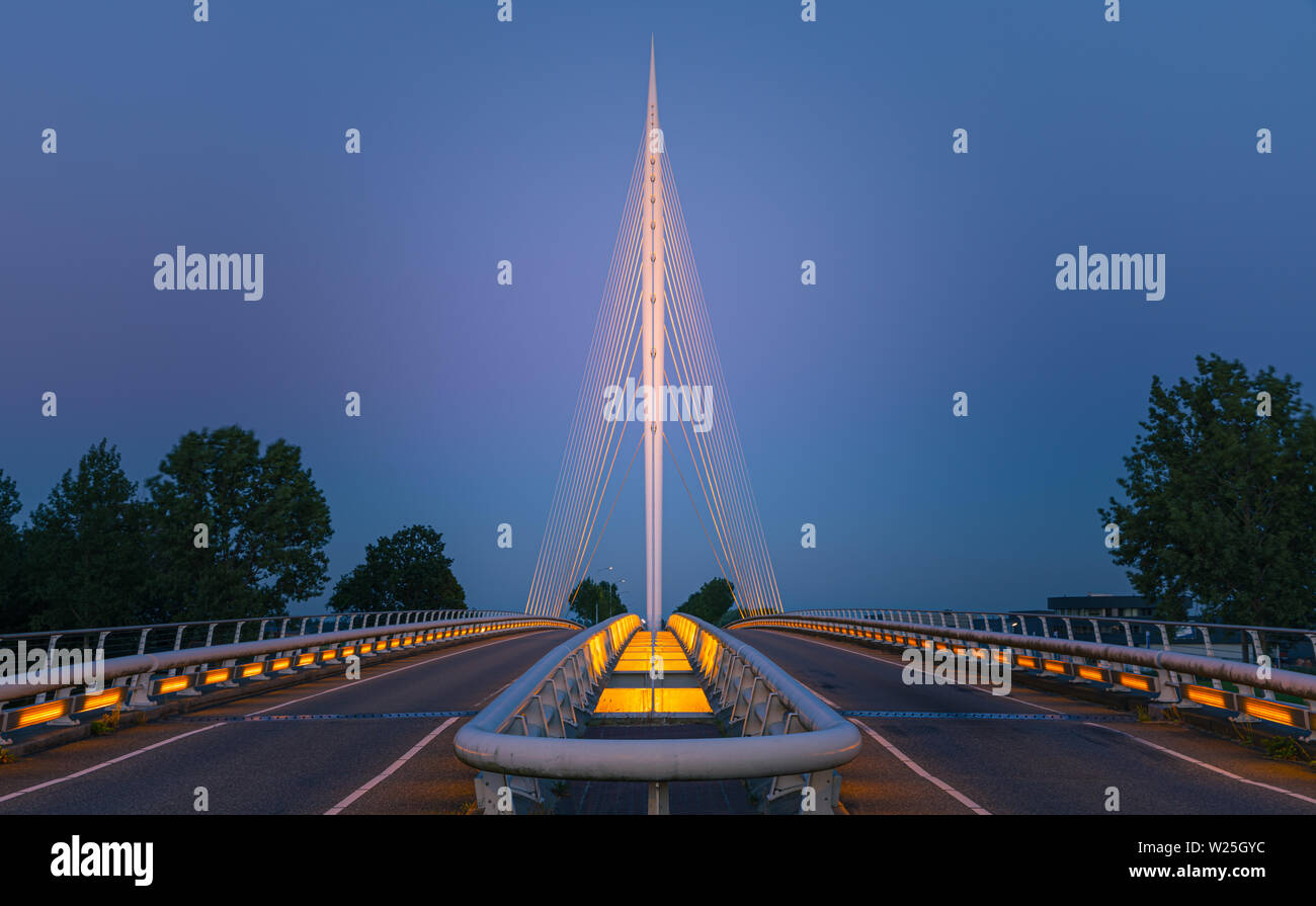 Le Pont du Groenland est l'un des trois ponts traversant le Hoofdvaart voisins canal. Les trois conçue par Santiago Calatrava. Ces trois ponts ont été Banque D'Images