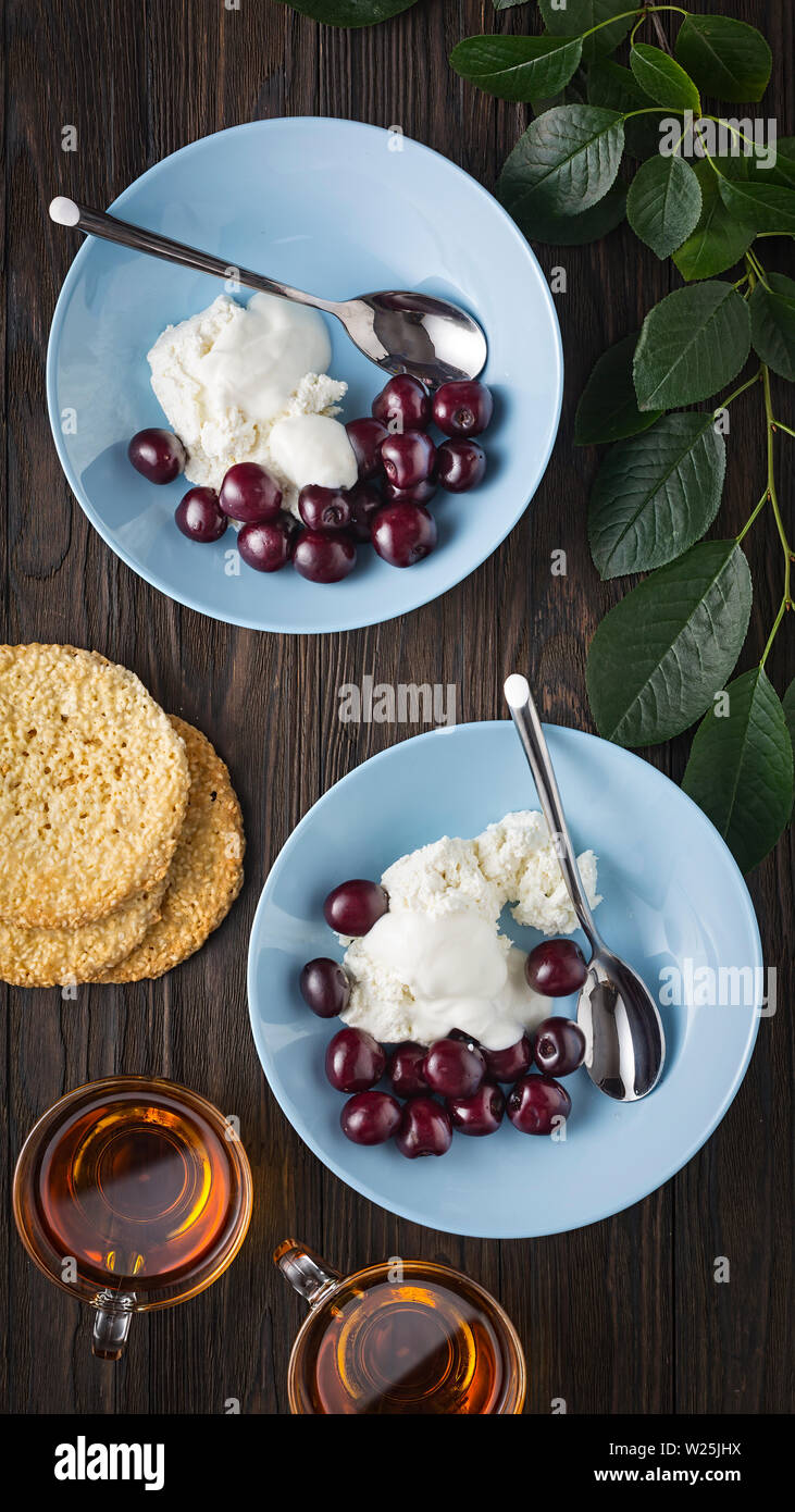 Le fromage cottage faible en gras, sans gras, bio, lait caillé, sec, breakstone, salade de fruits, recette, protéines, knudsen Banque D'Images