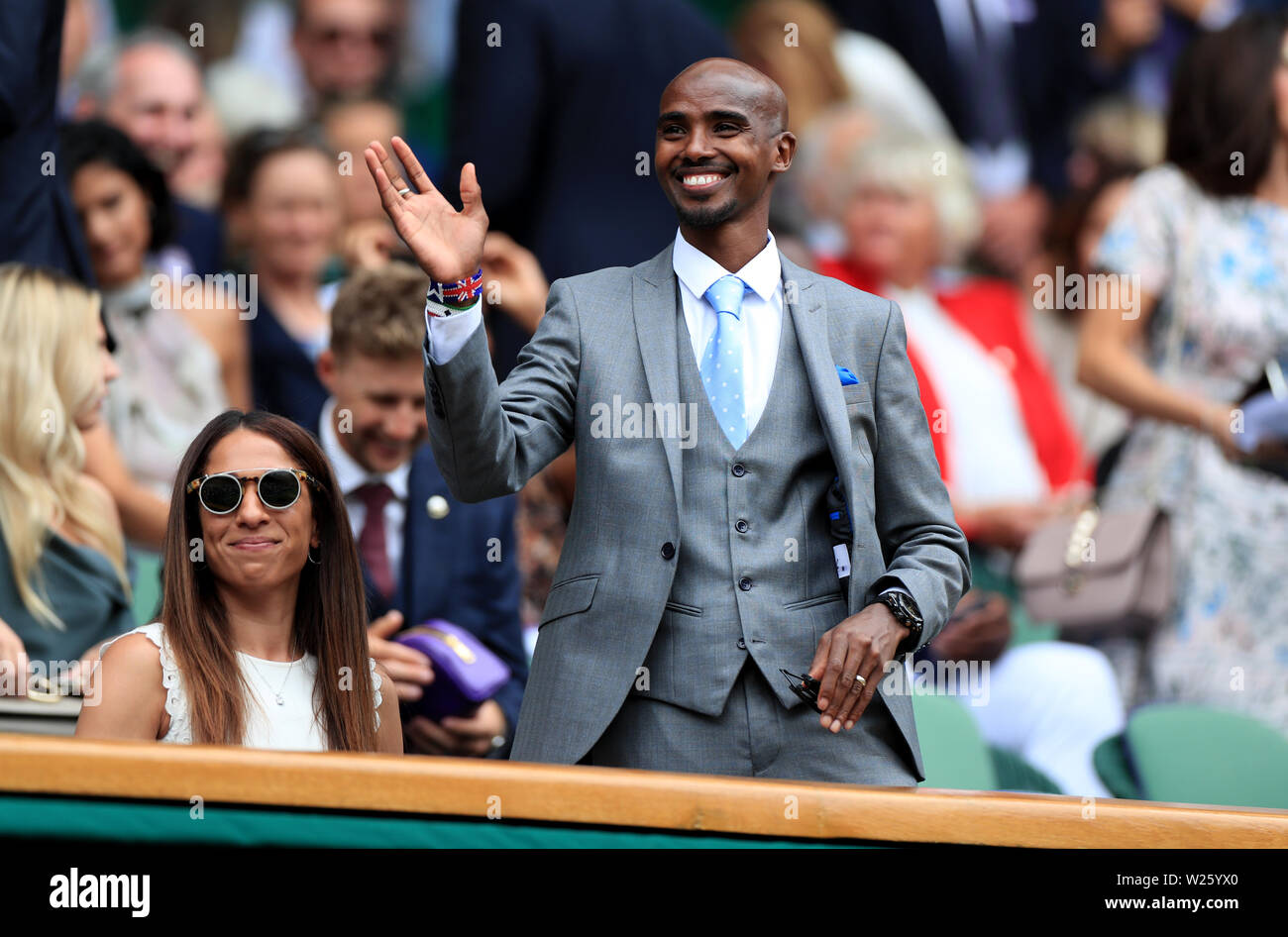 Sir Mo Farah et Lady Farah dans la loge royale sur la sixième journée des championnats de Wimbledon à l'All England Lawn Tennis et croquet Club, Wimbledon. Banque D'Images