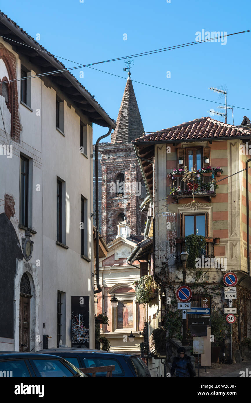 Rivoli, Turin, Italie, Europe - 4 janvier 2017 : maisons et des rues dans la vieille ville de Rivoli Banque D'Images