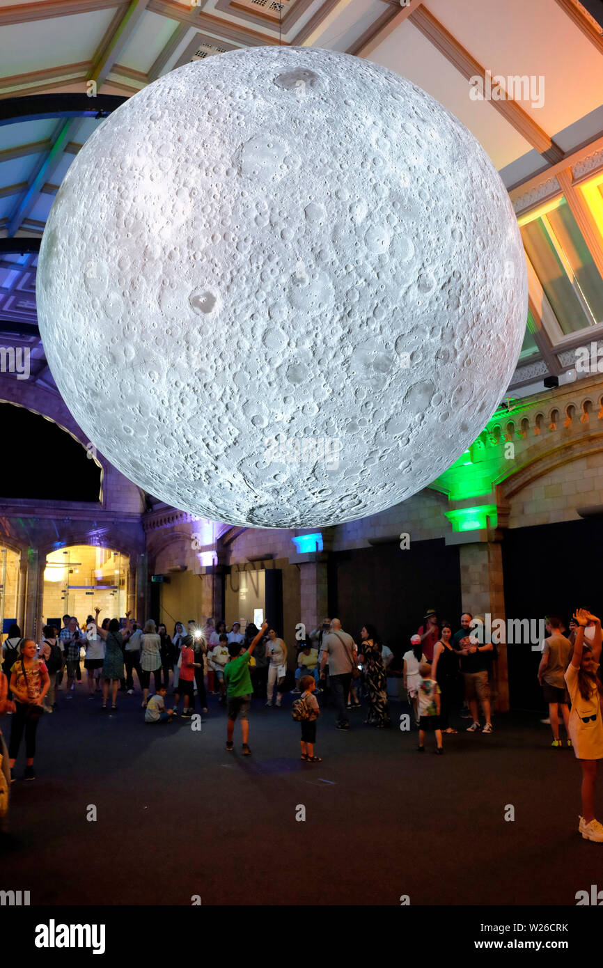 Lune exposition au musée d'histoire naturelle de South Kensington, London, UK Banque D'Images