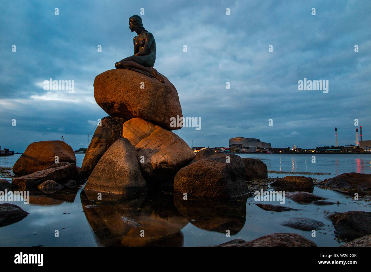 La célèbre statue de la petite sirène de Copenhague, Danemark Banque D'Images La célèbre statue de la petite sirène de Copenhague, Danemark Banque D'Images