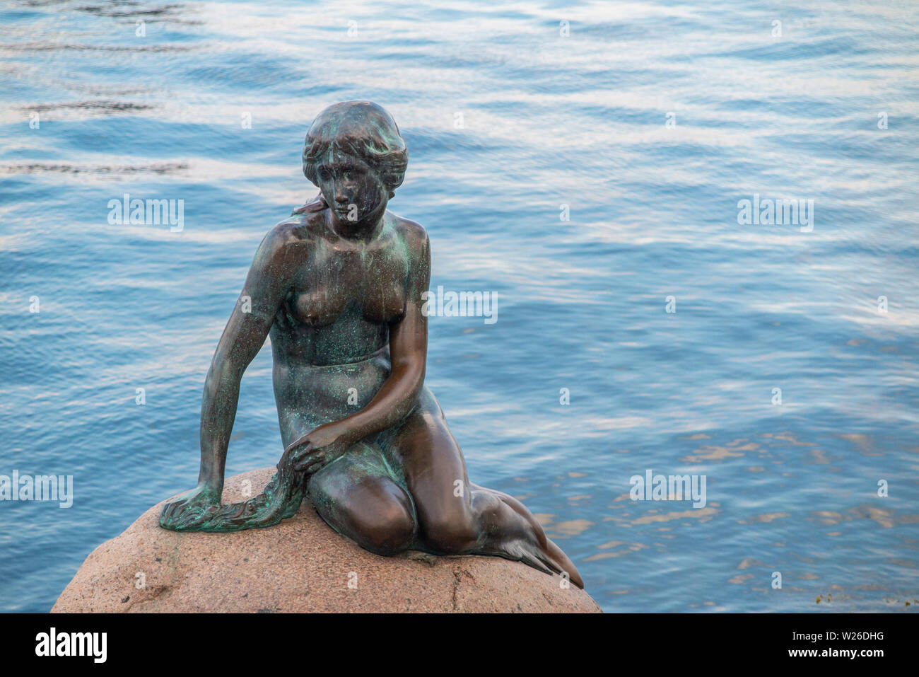 La célèbre statue de la petite sirène de Copenhague, Danemark Banque D'Images La célèbre statue de la petite sirène de Copenhague, Danemark Banque D'Images