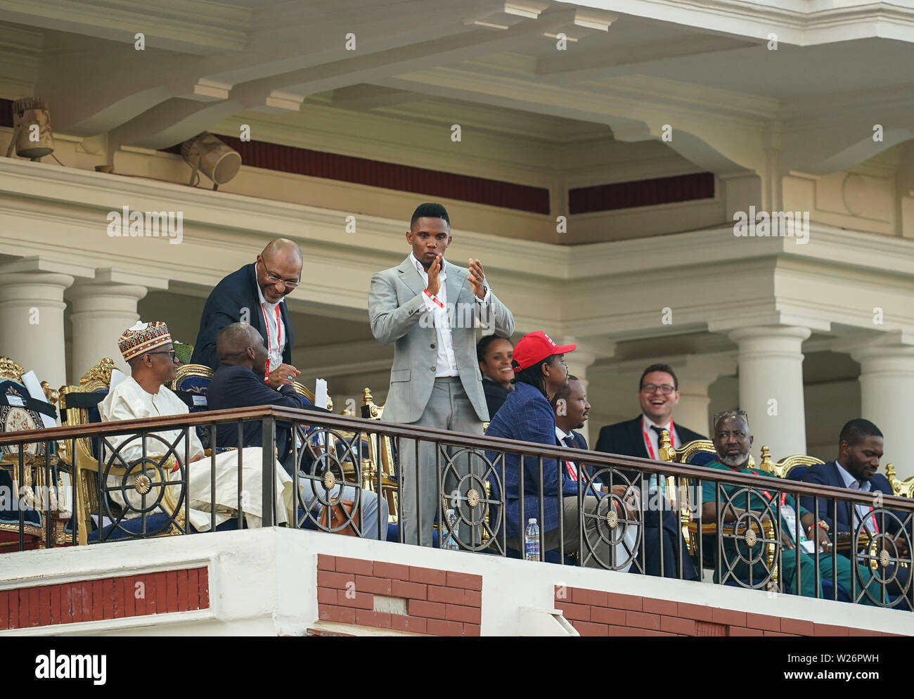 Alexandrie, Egypte. 6 juillet 2019. En France, le 6 juillet 2019 : Samuel Eto'o, ancien joueur Cameroun Cameroun célèbre but à 1-1 lors de la coupe d'Afrique des Nations 2019 match entre le Cameroun et le Nigeria à l'Alexanddria Stadium à Alexandrie, Egypte. Ulrik Pedersen/CSM. Banque D'Images