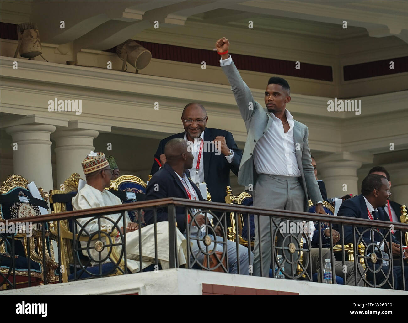 Alexandrie, Egypte. 6 juillet 2019. En France, le 6 juillet 2019 : Samuel Eto'o, ancien joueur du Cameroun Le Cameroun fête marquant à 2-1 lors de la coupe d'Afrique des Nations 2019 match entre le Cameroun et le Nigeria à l'Alexanddria Stadium à Alexandrie, Egypte. Ulrik Pedersen/CSM. Banque D'Images
