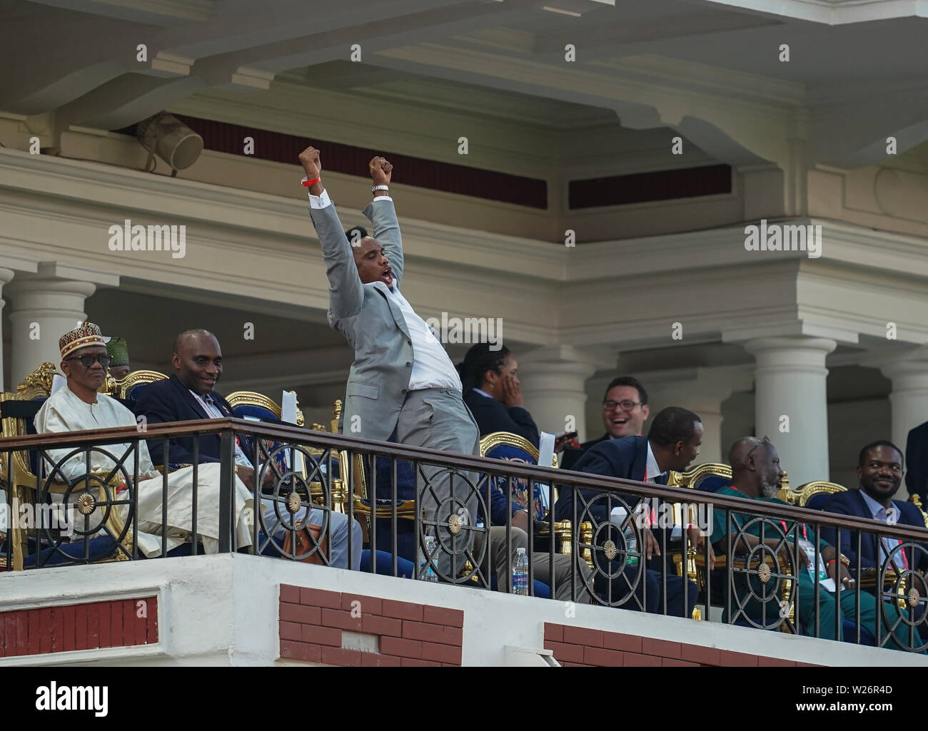 Alexandrie, Egypte. 6 juillet 2019. En France, le 6 juillet 2019 : Samuel Eto'o, ancien joueur du Cameroun Le Cameroun fête marquant à 2-1 lors de la coupe d'Afrique des Nations 2019 match entre le Cameroun et le Nigeria à l'Alexanddria Stadium à Alexandrie, Egypte. Ulrik Pedersen/CSM. Banque D'Images
