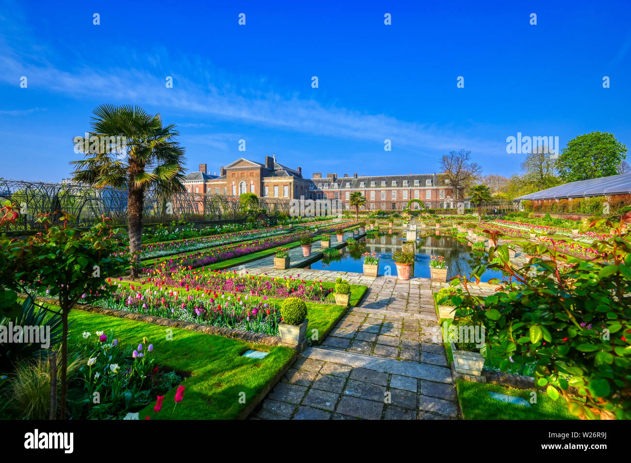 Londres, Royaume-Uni - 17 Avril 2019 : les jardins du palais de Kensington sur un matin de printemps situé dans le centre de Londres, au Royaume-Uni. Banque D'Images
