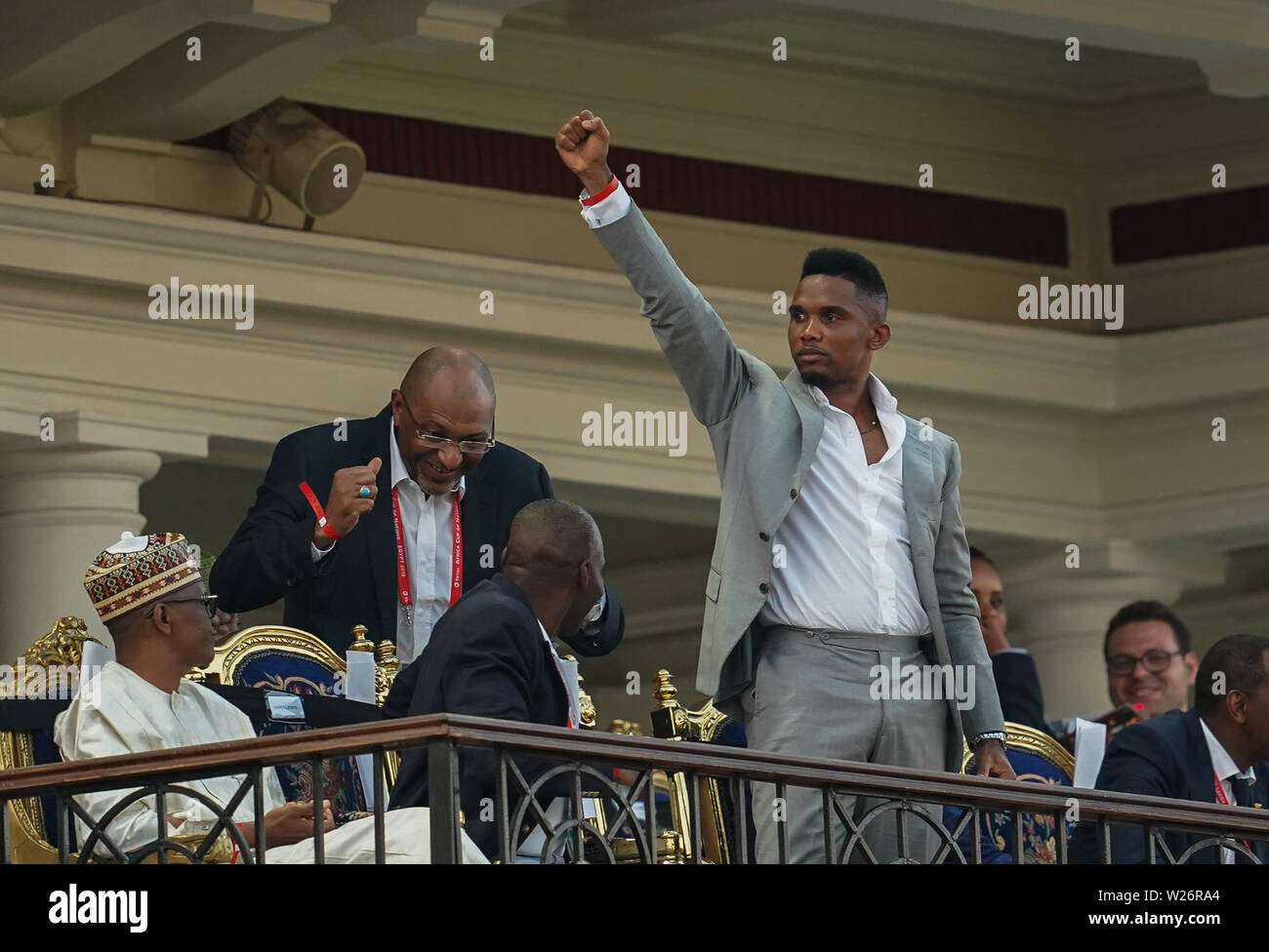 Alexandrie, Egypte. 6 juillet 2019. En France, le 6 juillet 2019 : Samuel Eto'o, ancien joueur du Cameroun Le Cameroun fête marquant à 2-1 lors de la coupe d'Afrique des Nations 2019 match entre le Cameroun et le Nigeria à l'Alexanddria Stadium à Alexandrie, Egypte. Ulrik Pedersen/CSM. Banque D'Images