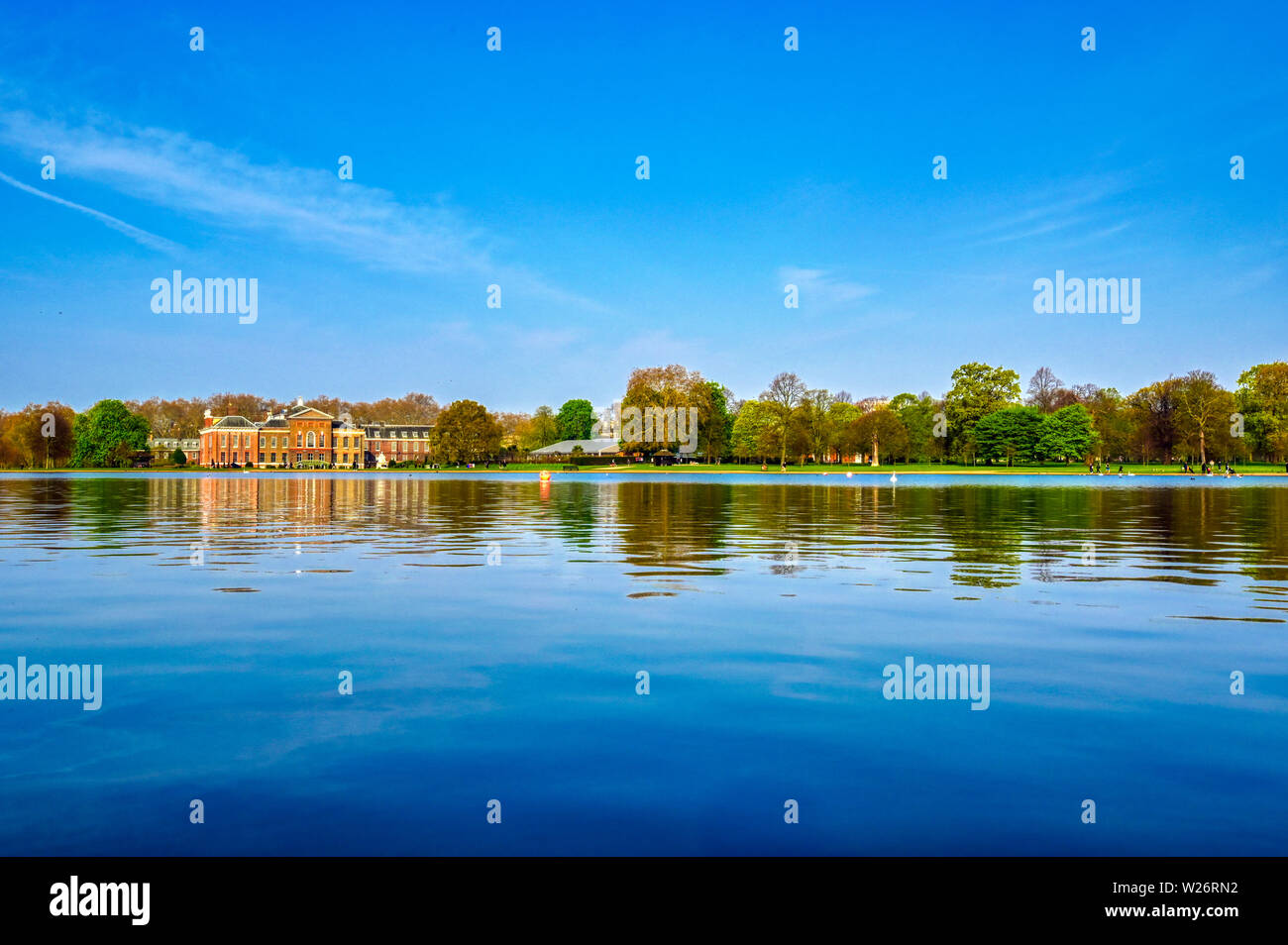 Londres, Royaume-Uni - 17 Avril 2019 : les jardins du palais de Kensington sur un matin de printemps situé dans le centre de Londres, au Royaume-Uni. Banque D'Images
