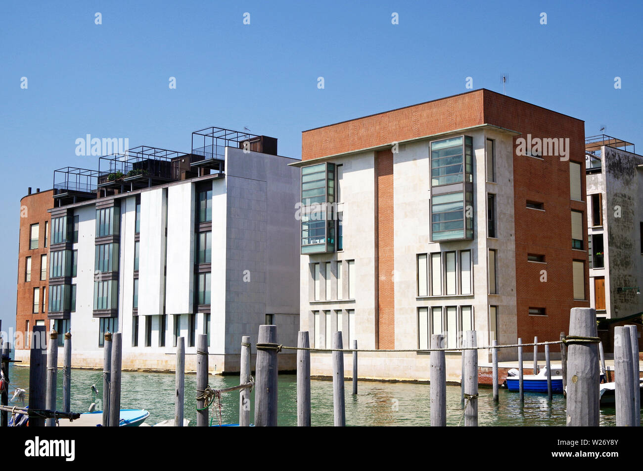 Venise, Italie, de nouveaux immeubles à appartements dans un trimestre appelé Judeca Nova sur le côté sud de l'île de Giudecca Banque D'Images