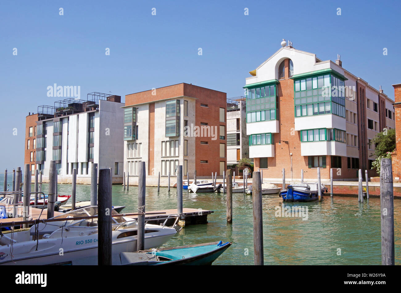 Venise, Italie, de nouveaux immeubles à appartements dans un trimestre appelé Judeca Nova sur le côté sud de l'île de Giudecca Banque D'Images