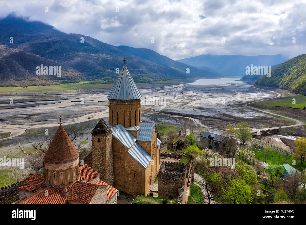 Forteresse Ananuri complexe dans le Nord de la Géorgie, prise en avril 2019rn' prises en hdr Banque D'Images