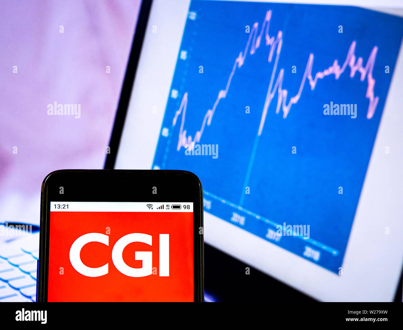 Dans cette photo illustration le CGI Inc. logo est vu affichée sur un smartphone Banque D'Images