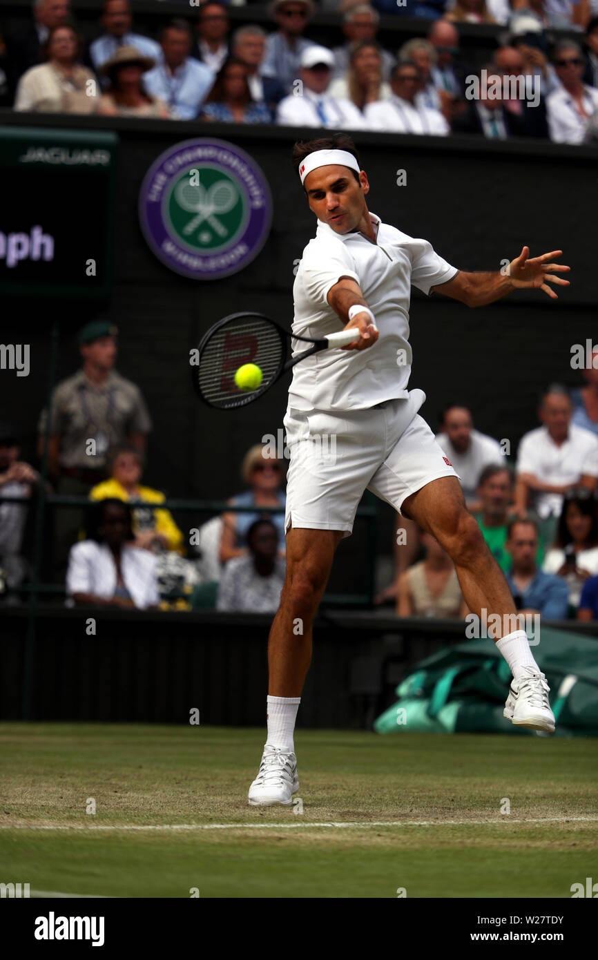 Wimbledon, 6 juillet 2019 - Roger Federer lors de son troisième match  contre Lucas Pouille de France aujourd'hui à Wimbledon Photo Stock - Alamy