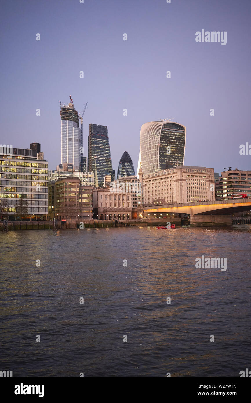 Londres, UK - Février, 2019. Vue de la ville de Londres, célèbre quartier financier, avec de nouveaux gratte-ciel en construction. Banque D'Images
