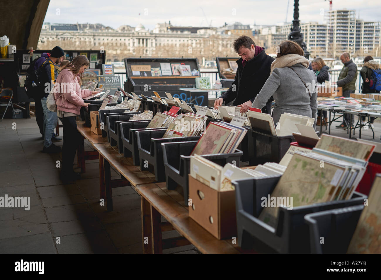 Londres, UK - avril 2019. Second hand books en vente sur un étal sur la rive sud. Banque D'Images